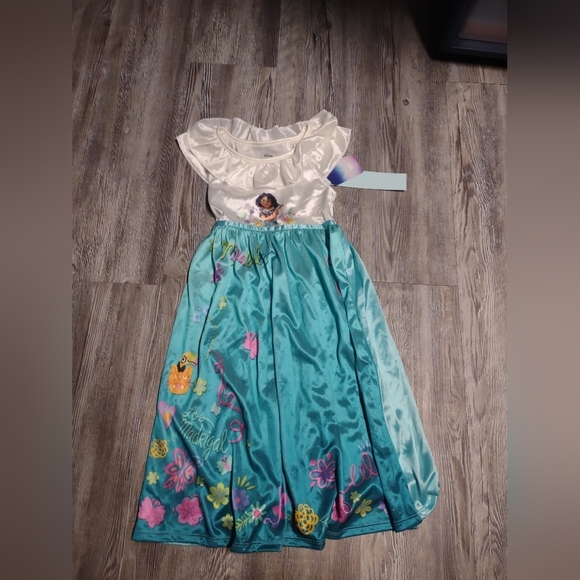 Nwt Disney encanto Mirabel night gown 4/5 - Picture 1 of 4